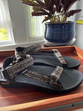 NWOT • MEN’S TEVA HURRICANE 3 SANDALS